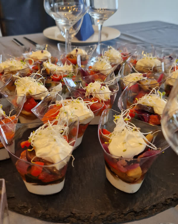 Gemüse-Cups mit Creme
