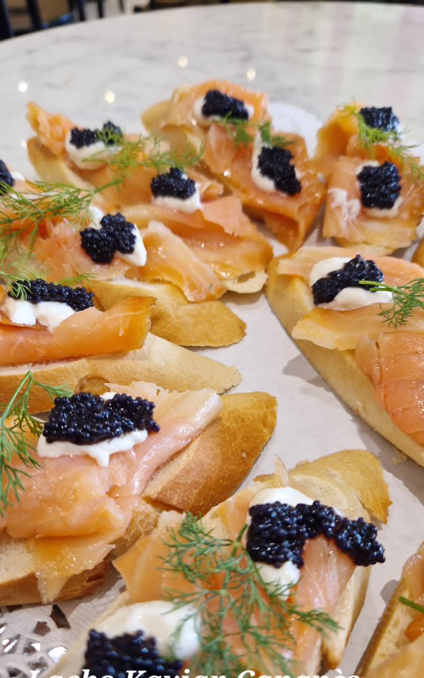 Lachs-Kaviar-Canapés